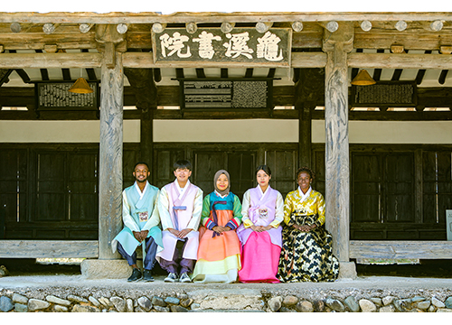 “한복 입고 조선시대로 쏙∼” 영남대 민속촌 ‘일일 한복 체험’